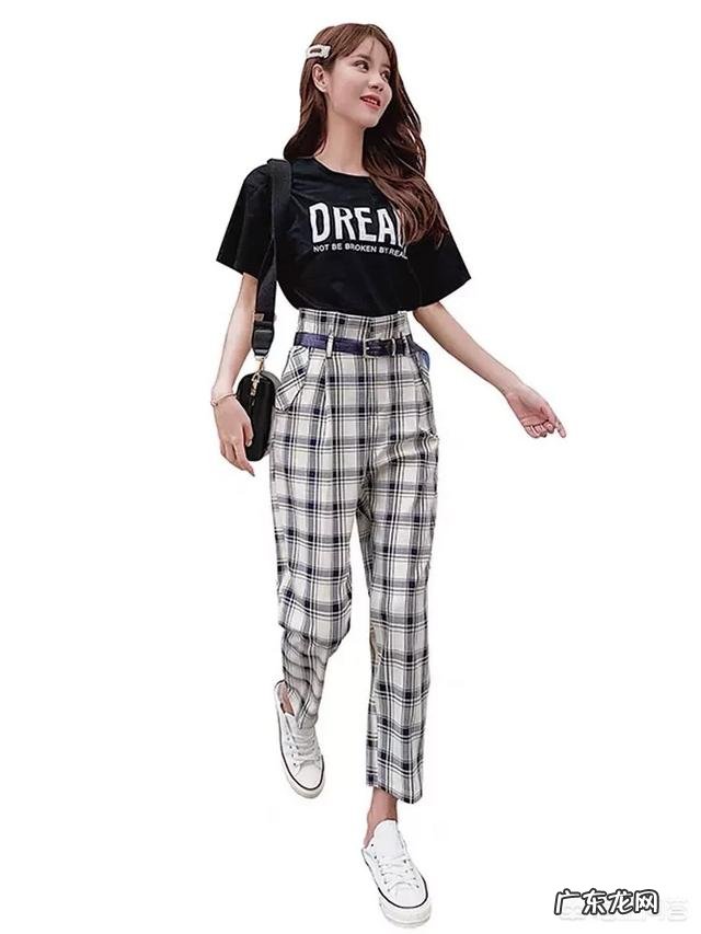 格子衣服怎么搭配好看？