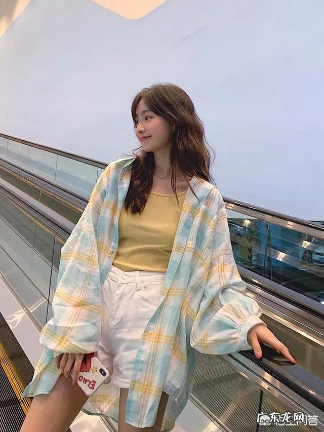 格子衣服怎么搭配好看？