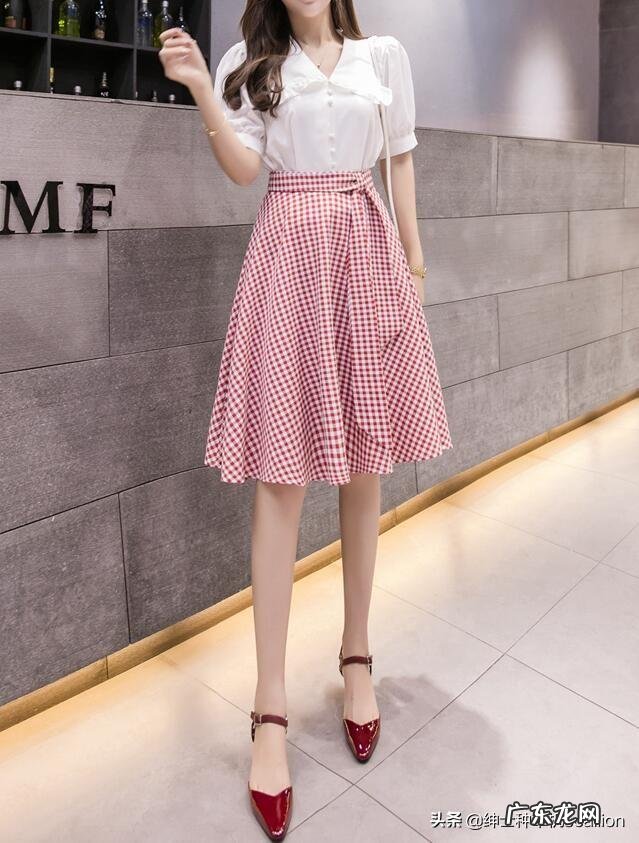 格子衣服怎么搭配好看?