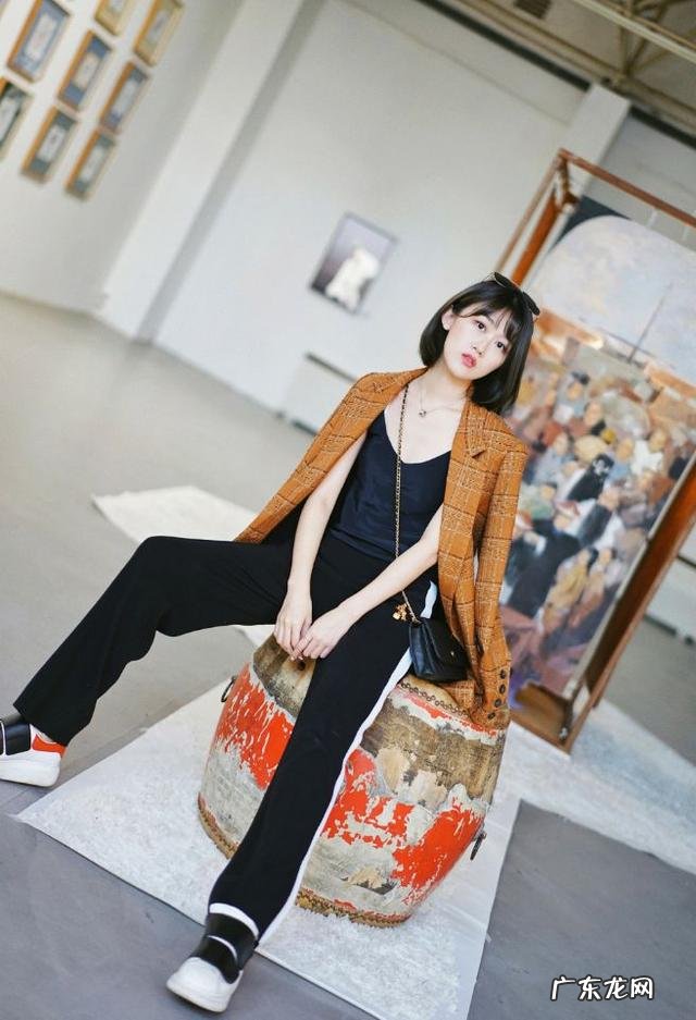 格子衣服怎么搭配好看?