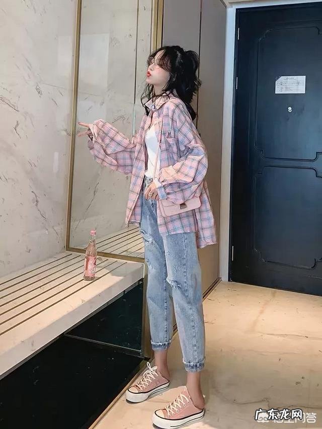 格子衣服怎么搭配好看？