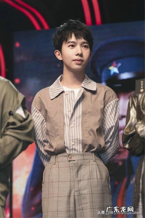 格子衣服怎么搭配好看?