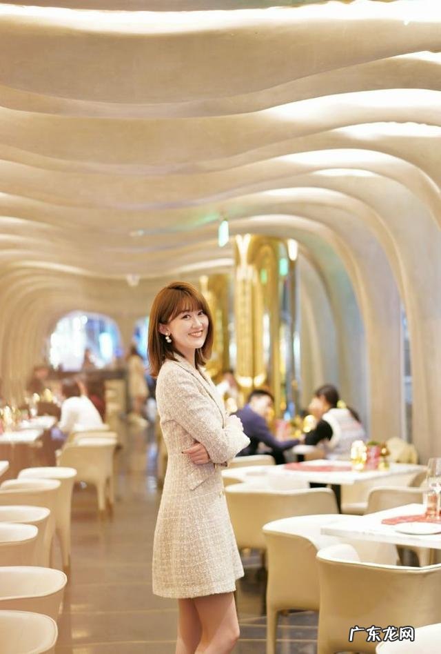 格子衣服怎么搭配好看?