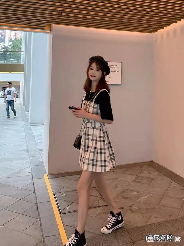 格子衣服怎么搭配好看？