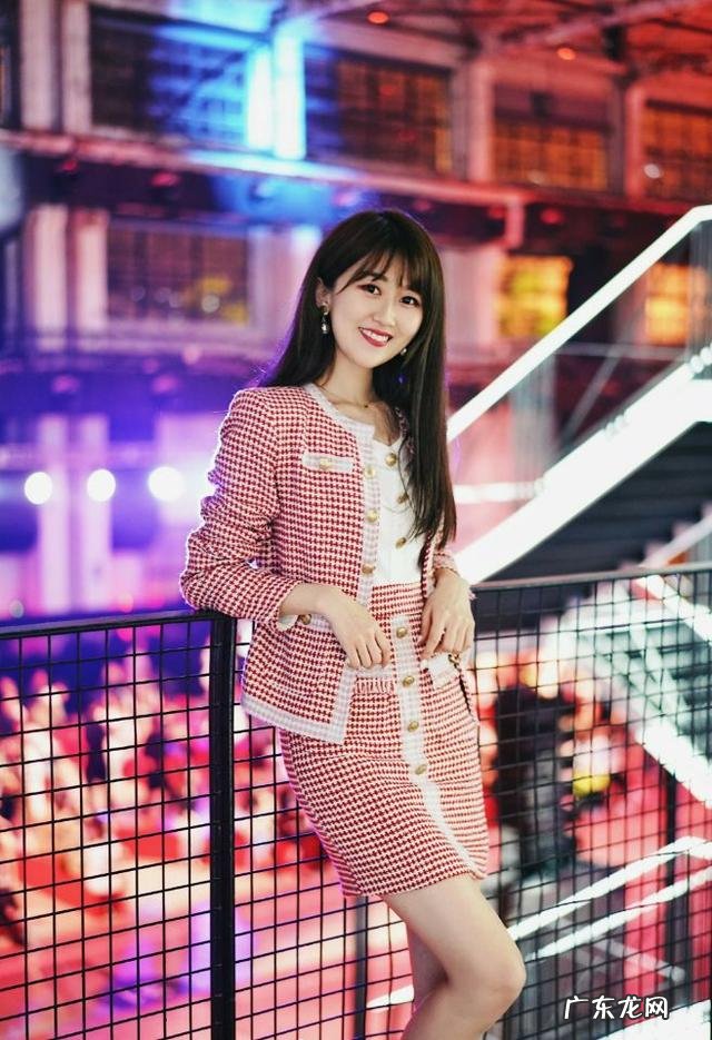 格子衣服怎么搭配好看?