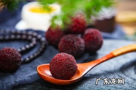 杨梅核吞进肚子会打灰尘吗「杨梅核不小心吞到肚子里怎么办」