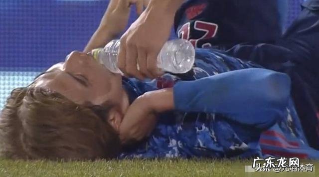 东亚杯-国足开门黑,1-2不敌人均23岁的日本三队,姜至鹏飞踹染黄,你怎么看?