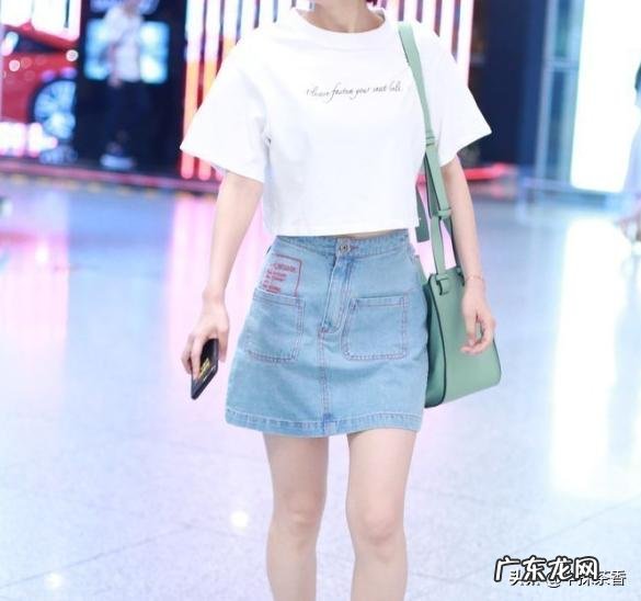 又到了穿短裙的季节了,求推荐搭配什么上衣最好看?