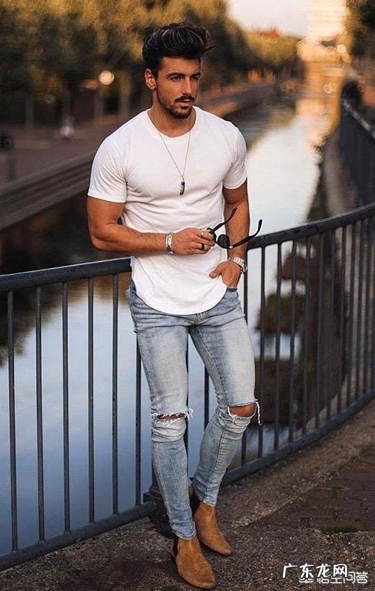 白色T恤有哪些搭配是比较时尚又高级的?