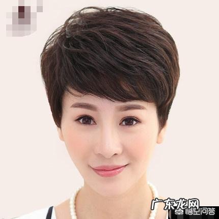 中年妇女白头发剪什么短发好看时尚?