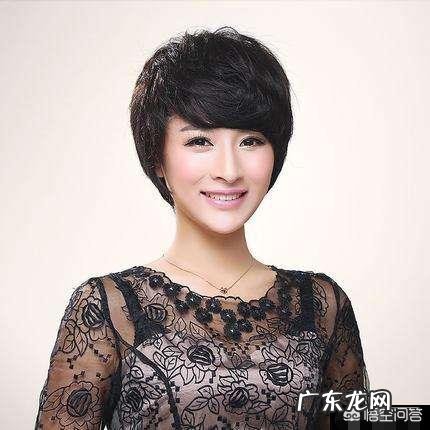 中年妇女白头发剪什么短发好看时尚?