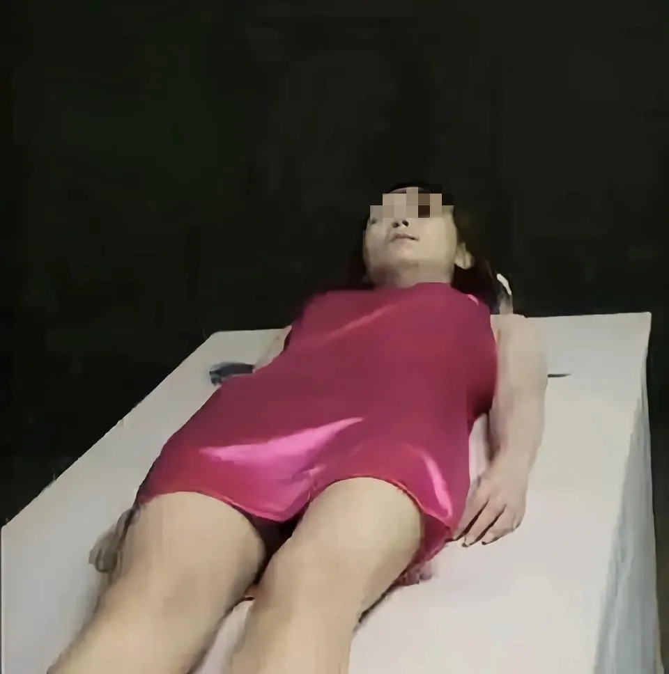 人去世后，旁边的人为什么要拉住亲人不让靠近尸体？