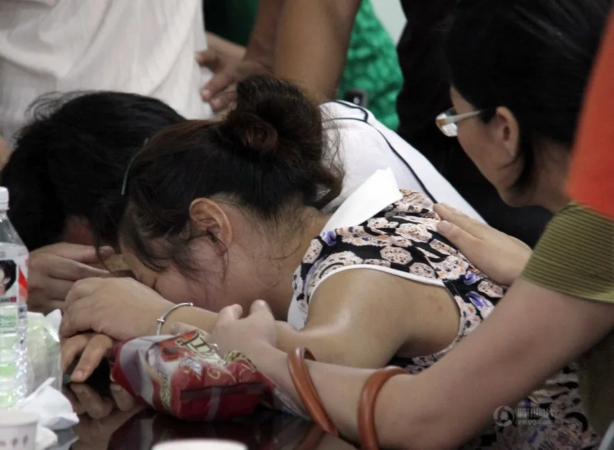 人去世后，旁边的人为什么要拉住亲人不让靠近尸体？