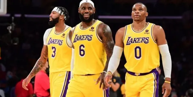 30+24+17，湖人三巨头，游刃有余！现在这支湖人队是你期待的吗？