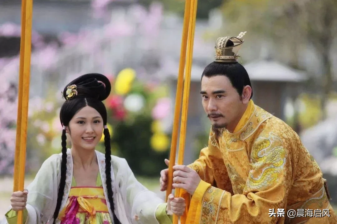 《大宋宫词》《清平乐》同是宋朝背景，为什么对皇帝的称呼不同？