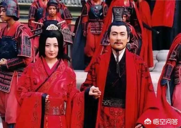 一些少数民族正式场合爱穿民族服装,汉族人为什么偏爱西装,而不是汉服?