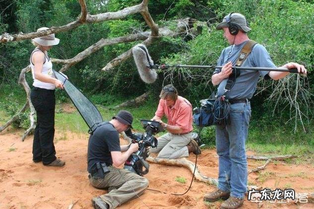 一个人被蟒蛇吞进肚子里，为什么手里有刀，也无法破腹逃出来？-