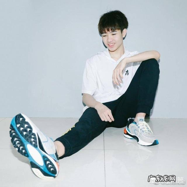 裴擒虎kpl限定皮肤上线,选手们纷纷玩起了cos,谁的cos还原度最高?最帅的是阿泰吗?