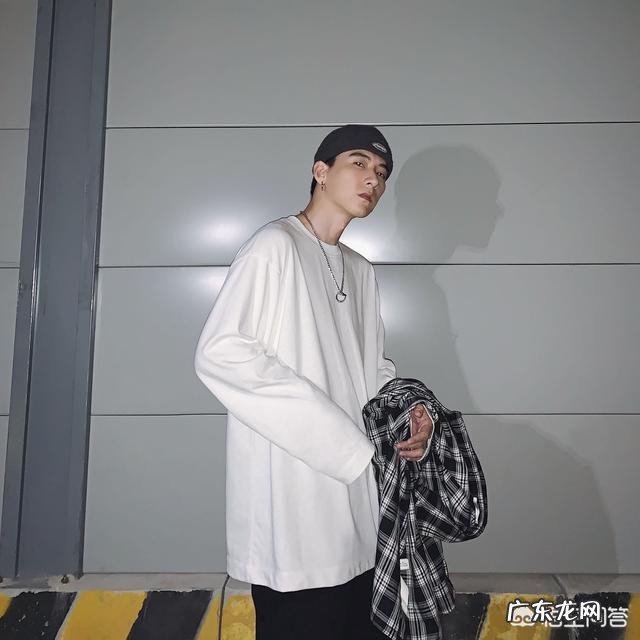 肤色偏黑适合穿哪些颜色的衣服?