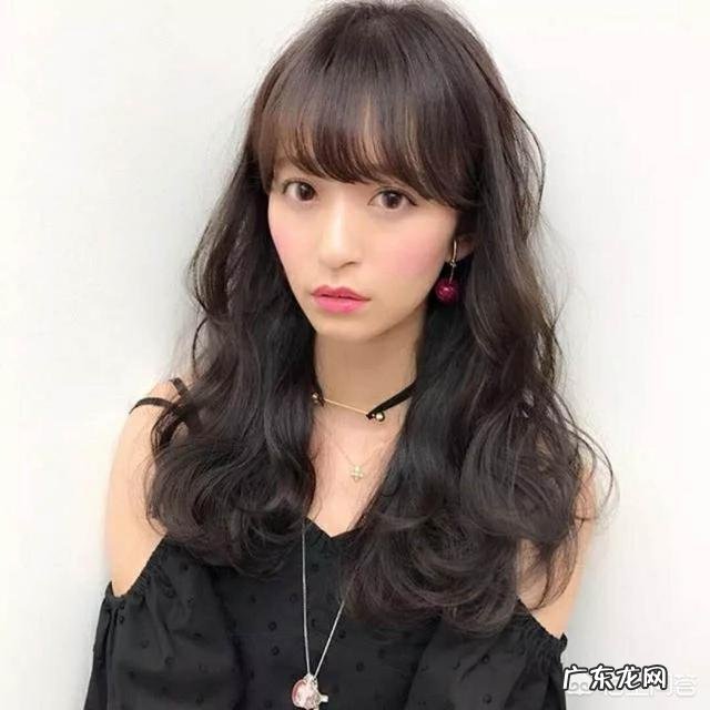 五十岁的女性留什么发型可以减龄并且显得有气质?