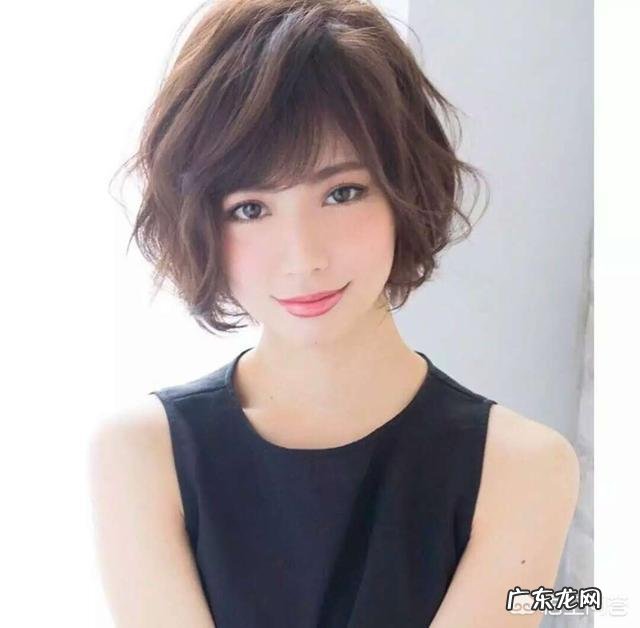 五十岁的女性留什么发型可以减龄并且显得有气质?