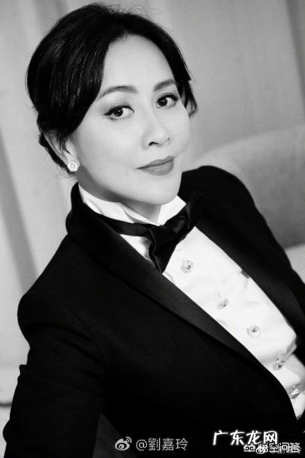 五十岁的女性留什么发型可以减龄并且显得有气质?