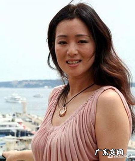 五十岁的女性留什么发型可以减龄并且显得有气质?