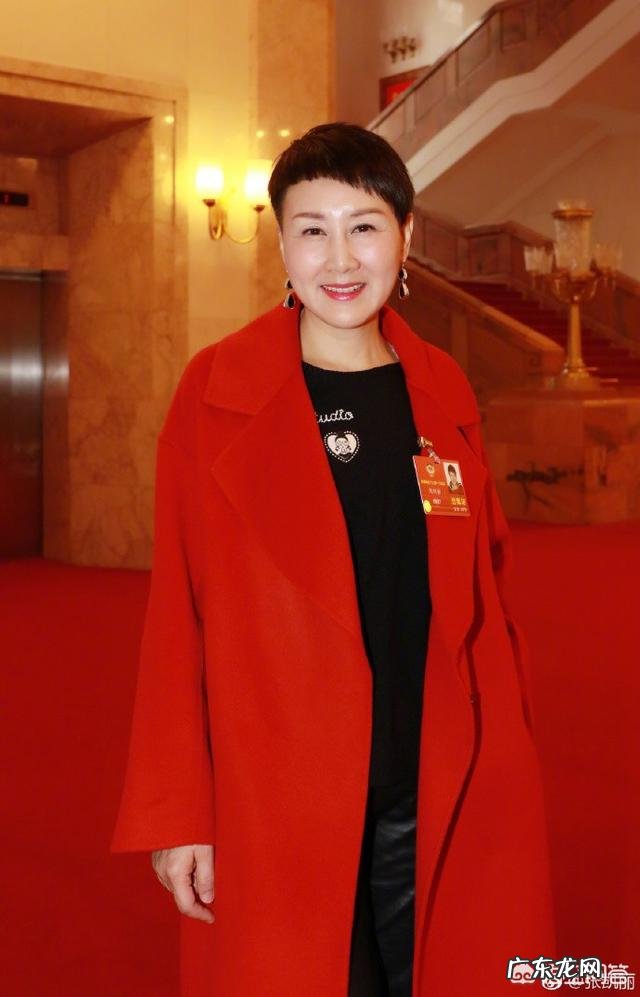 五十岁的女性留什么发型可以减龄并且显得有气质?