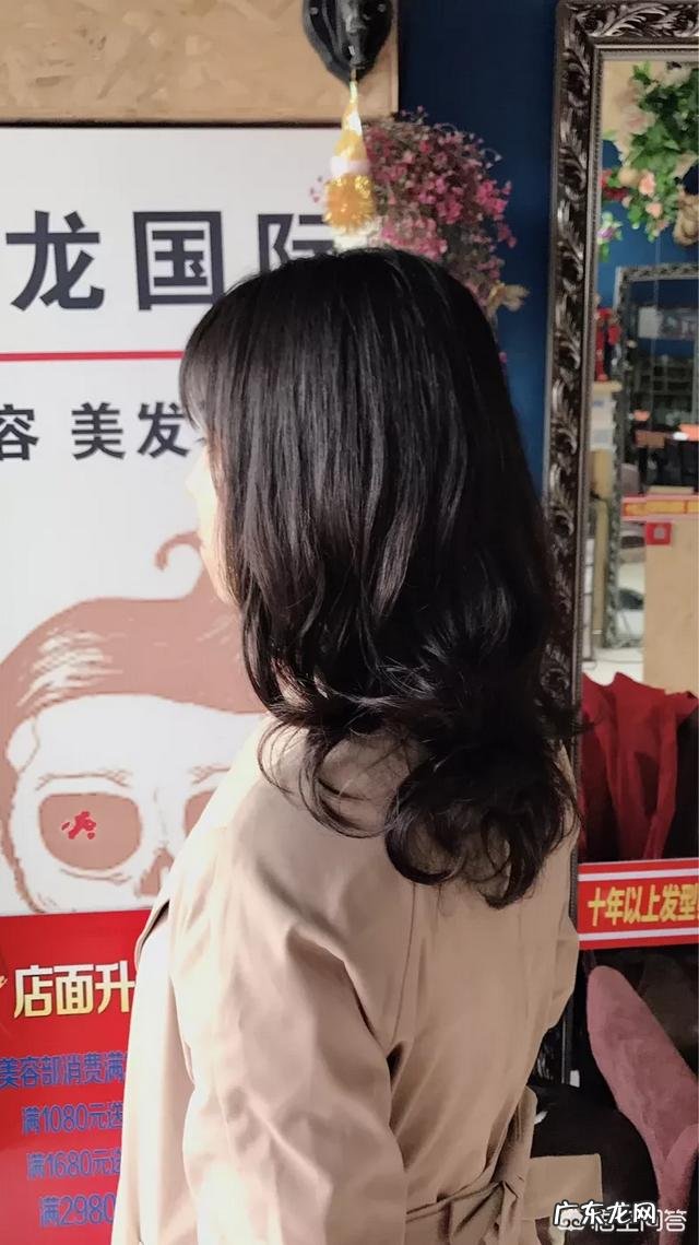 有哪些中等长度的卷发造型?