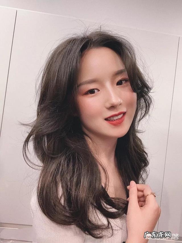 有哪些中等长度的卷发造型?