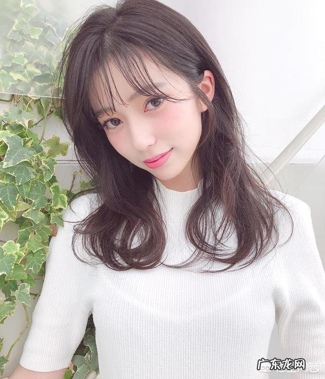 有哪些中等长度的卷发造型?