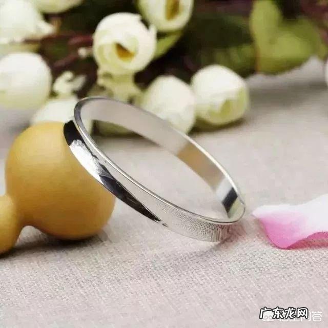 送女生银手镯买什么样的好?