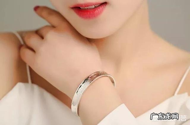 送女生银手镯买什么样的好?