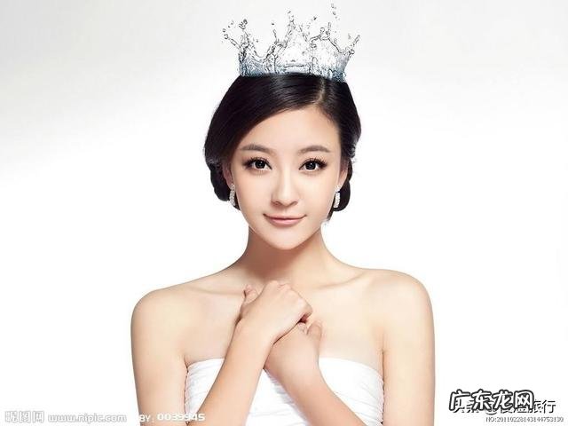 碰到了美的让你惊艳的女子,是上前搭讪还是默默看两眼走人?