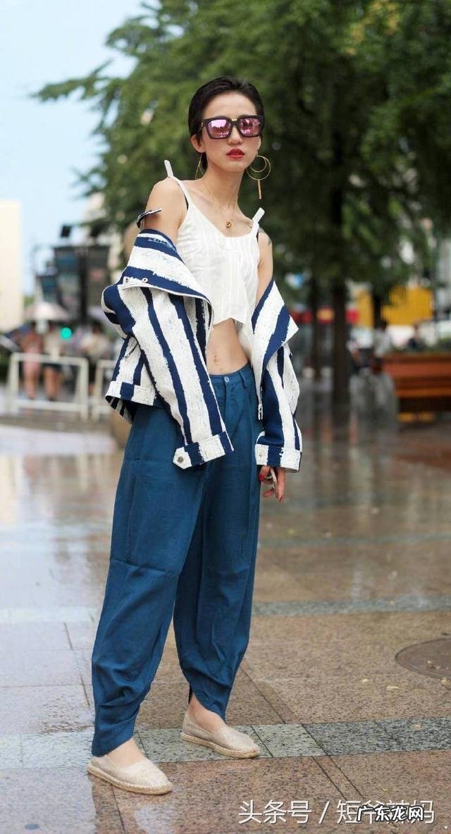 短发搭配什么类型的衣服最减龄?