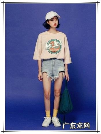 短发搭配什么类型的衣服最减龄?
