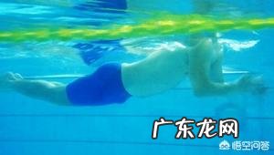 蛙泳如何蹬腿?
