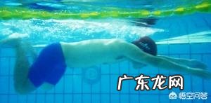 蛙泳如何蹬腿?