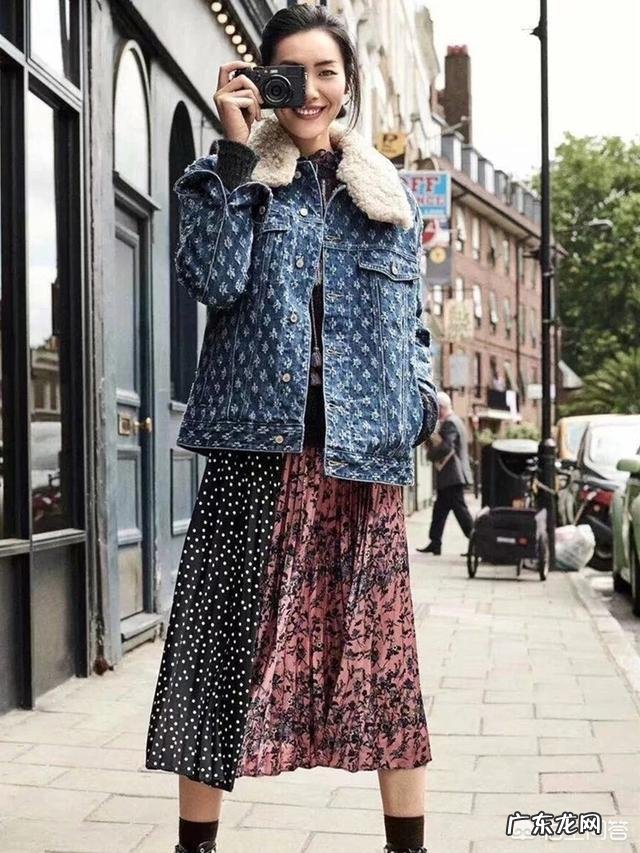 很喜欢牛仔外套,但是感觉总是搭牛仔裤比较单调,牛仔外套怎么搭会比较新潮?