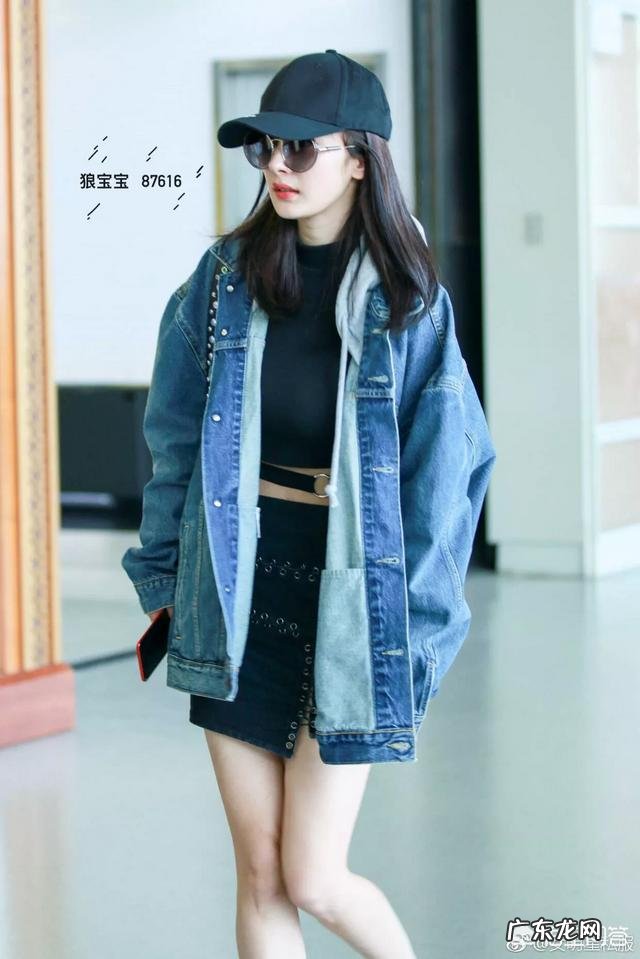 很喜欢牛仔外套，但是感觉总是搭牛仔裤比较单调，牛仔外套怎么搭会比较新潮？