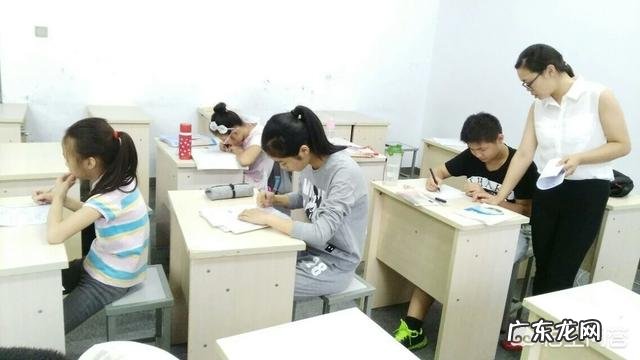 孩子小学成绩中等,小升初暑假补习是专项补习好,还是小升初班好?