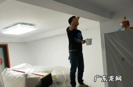 二手房翻新是刷墙还是贴壁纸「二手房墙面翻新墙纸好还是乳胶漆好」