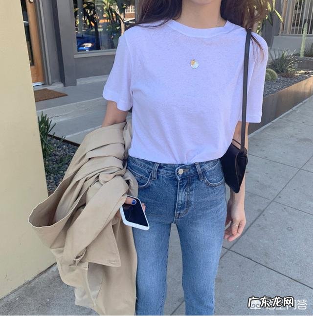 夏季小包包怎么搭配衣服好看?