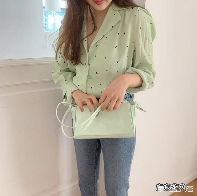 夏季小包包怎么搭配衣服好看?