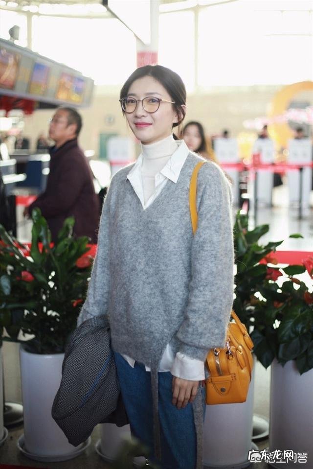 夏季小包包怎么搭配衣服好看?