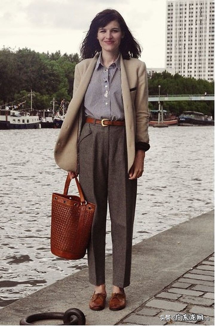 为什么那么多年轻姑娘穿皮鞋不穿袜子呢?