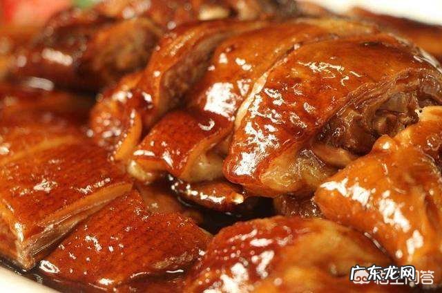 你们家团圆饭由谁做?都有什么特色菜?当天吃这些特色菜有什么好的寓意?