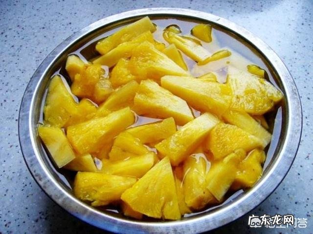 为什么吃菠萝要用盐水泡?
