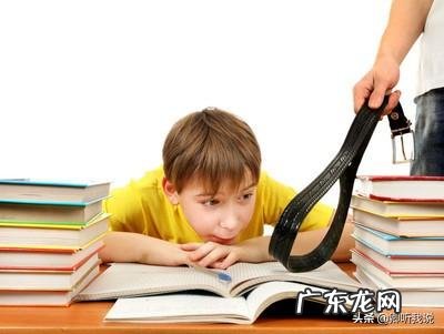 孩子叛逆,经常跟我对打对骂,孩子他爸不管,我应该离婚吗?