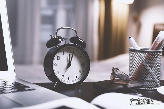 一个人狠心的说分手，是要在身边继续讨好他还是选择分开？